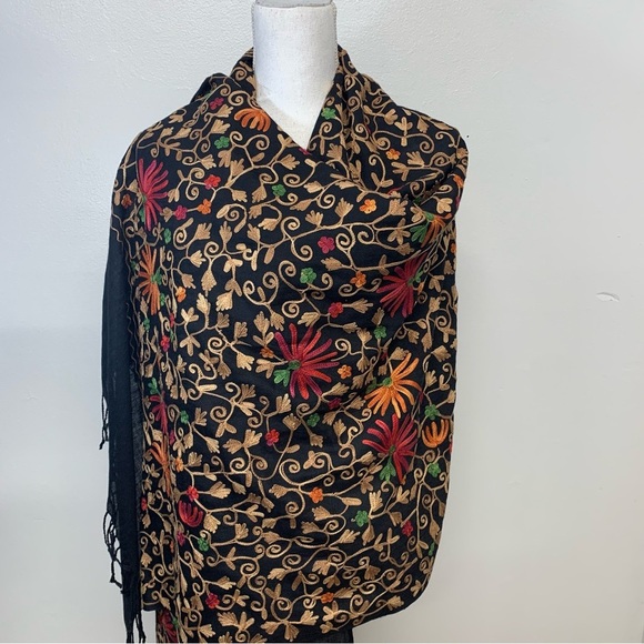 Sevya Handmade Wrap Shaw  Black All Over Floral Embroidered  Fringe Wool Viscose - Picture 9 of 12